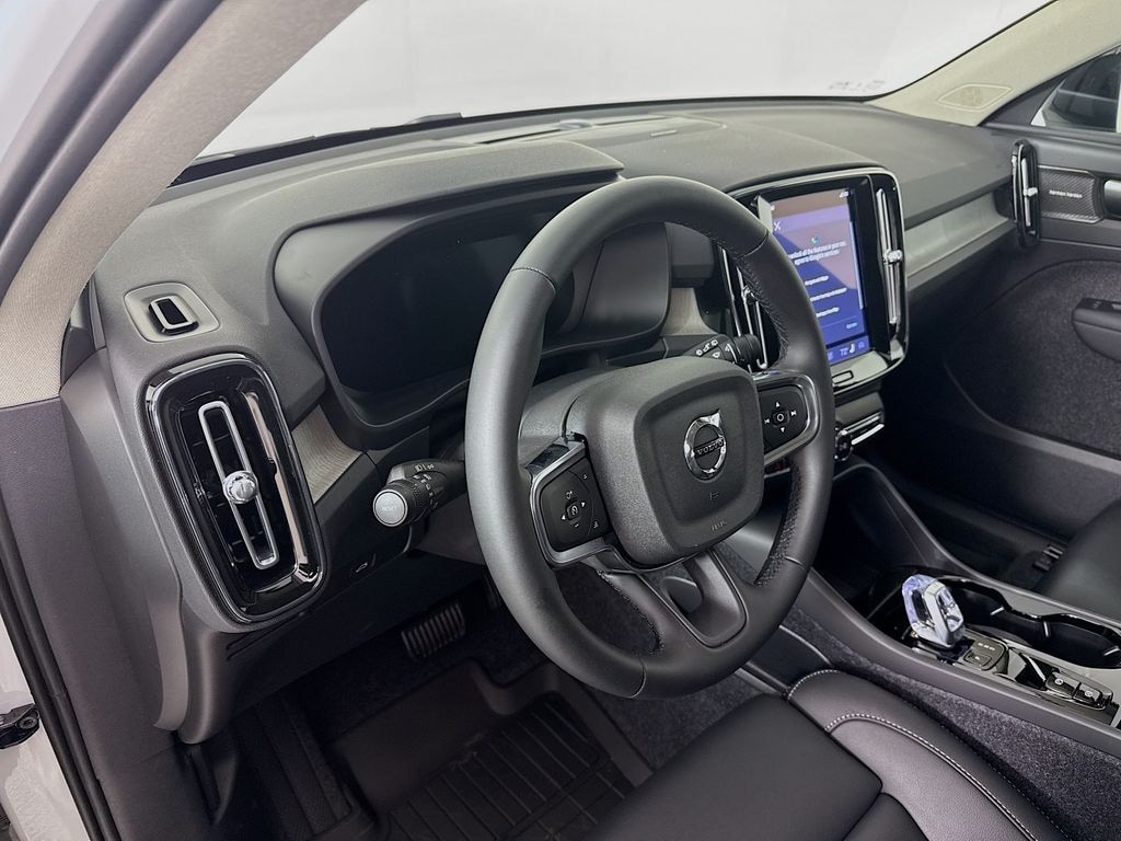 New 2026 Volvo XC40 B5 Ultra SUV