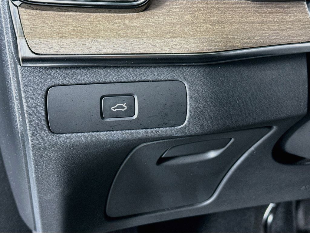 2026 Volvo XC90 Plus - Photo 11