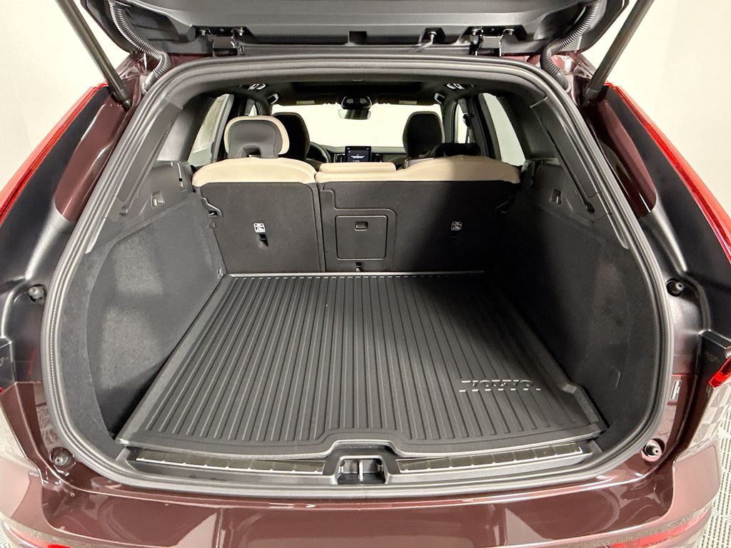 2026 Volvo XC60 Plus - Photo 22