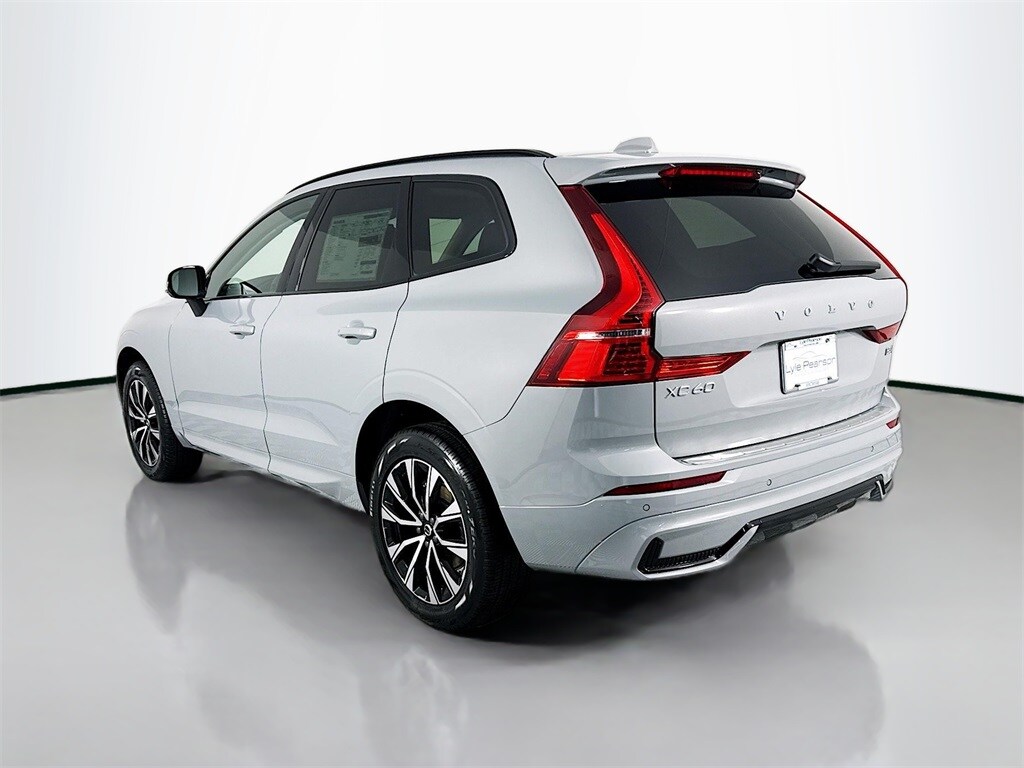 2025 Volvo XC60 B5 Core photo 3