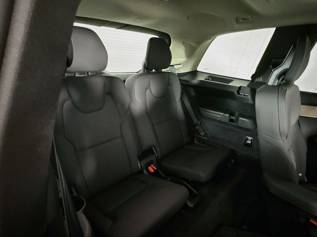 2026 Volvo XC90 Plus - Photo 29