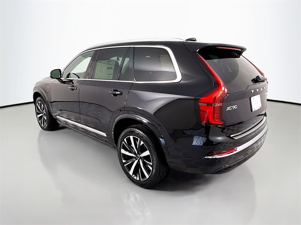2025 Volvo XC90 T8 Core photo 3