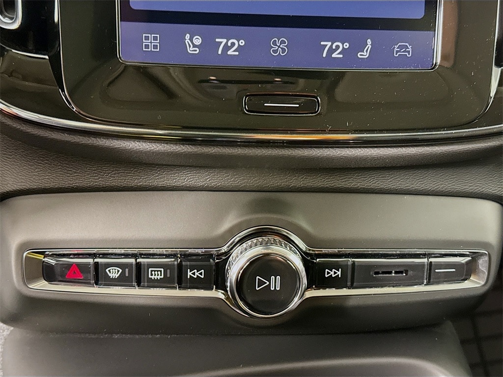 2026 Volvo XC40 Plus - Photo 14