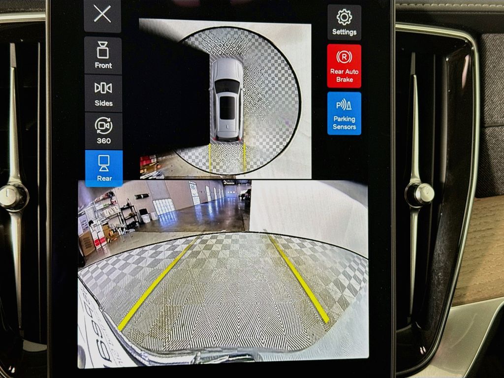 2026 Volvo XC90 Plus - Photo 15