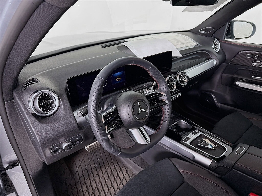 2024 Mercedes Benz GLB 250 4MATIC photo 3