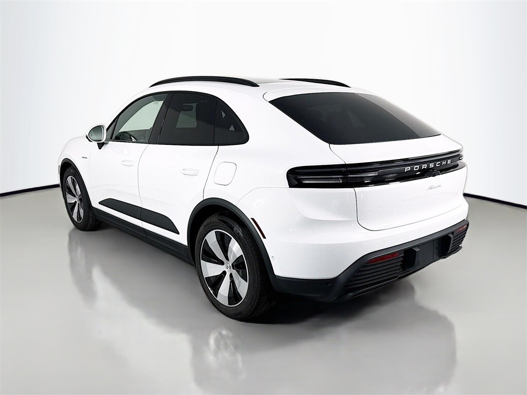 2025 Porsche Macan Electric photo 3