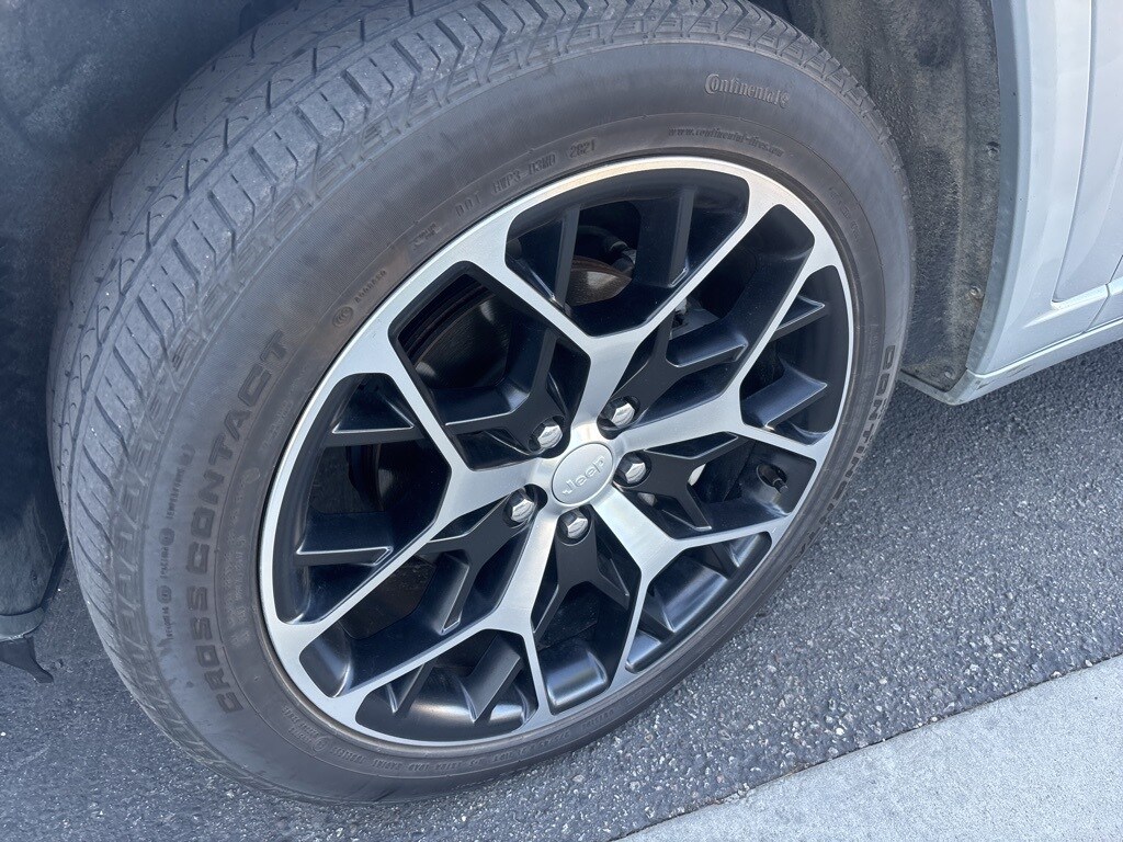 2022 Jeep Grand Cherokee Summit Reserve photo 3