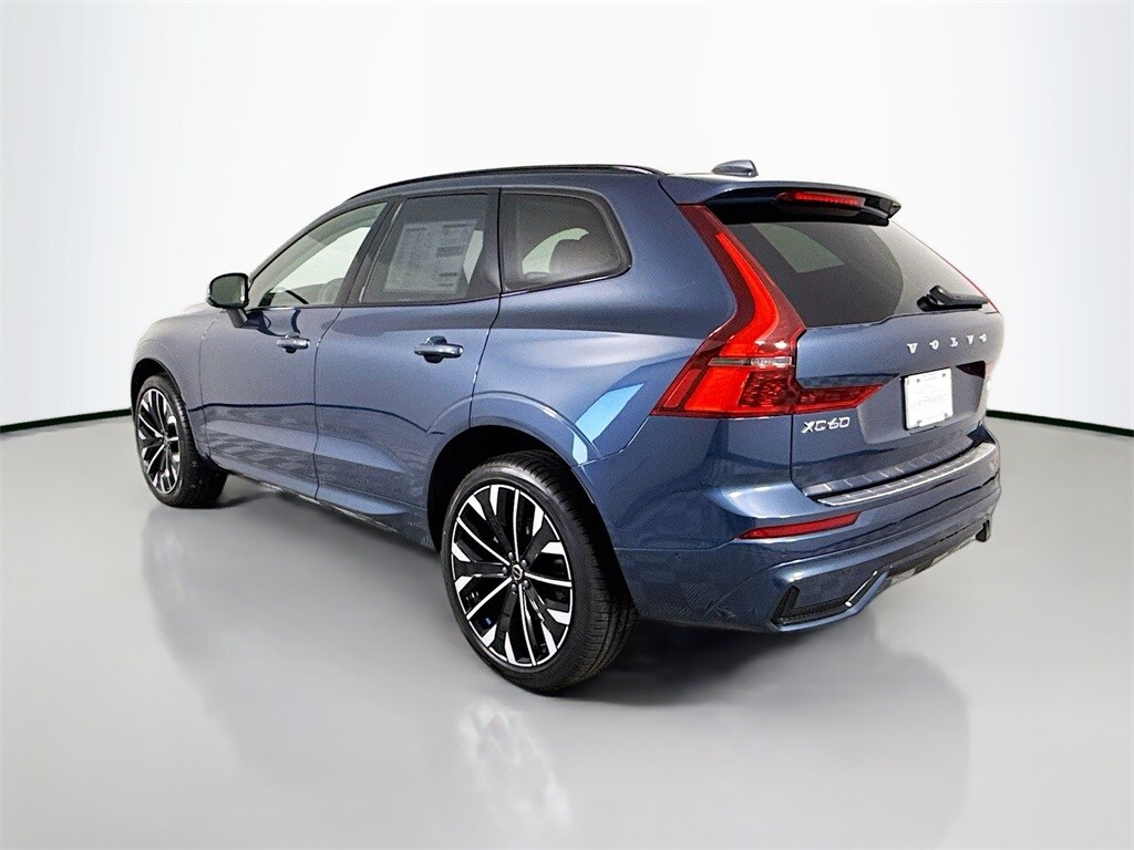 2026 Volvo XC60 B5 photo 3