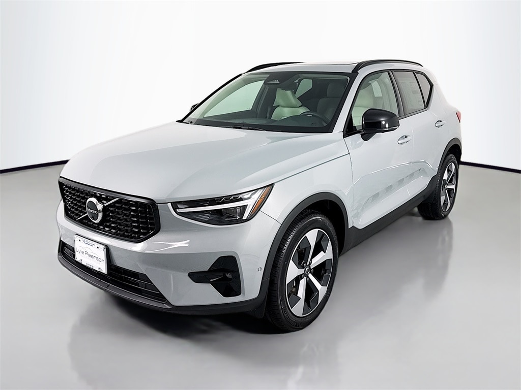 2026 Volvo XC40 SUV 