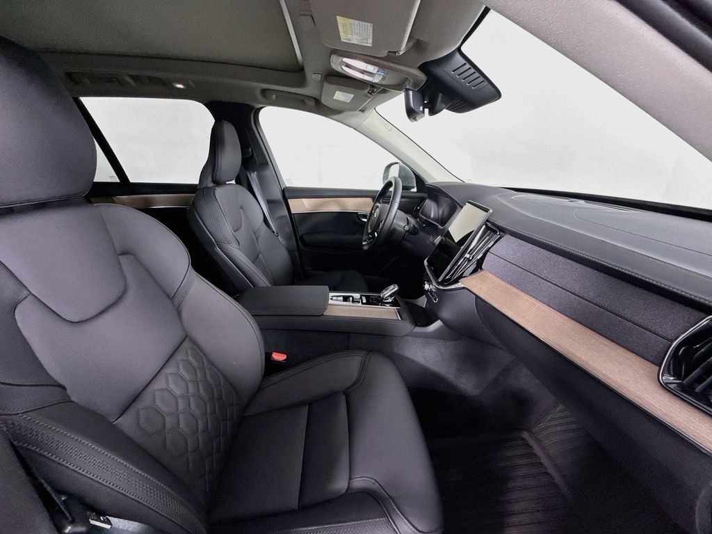 2026 Volvo XC90 Plus - Photo 31