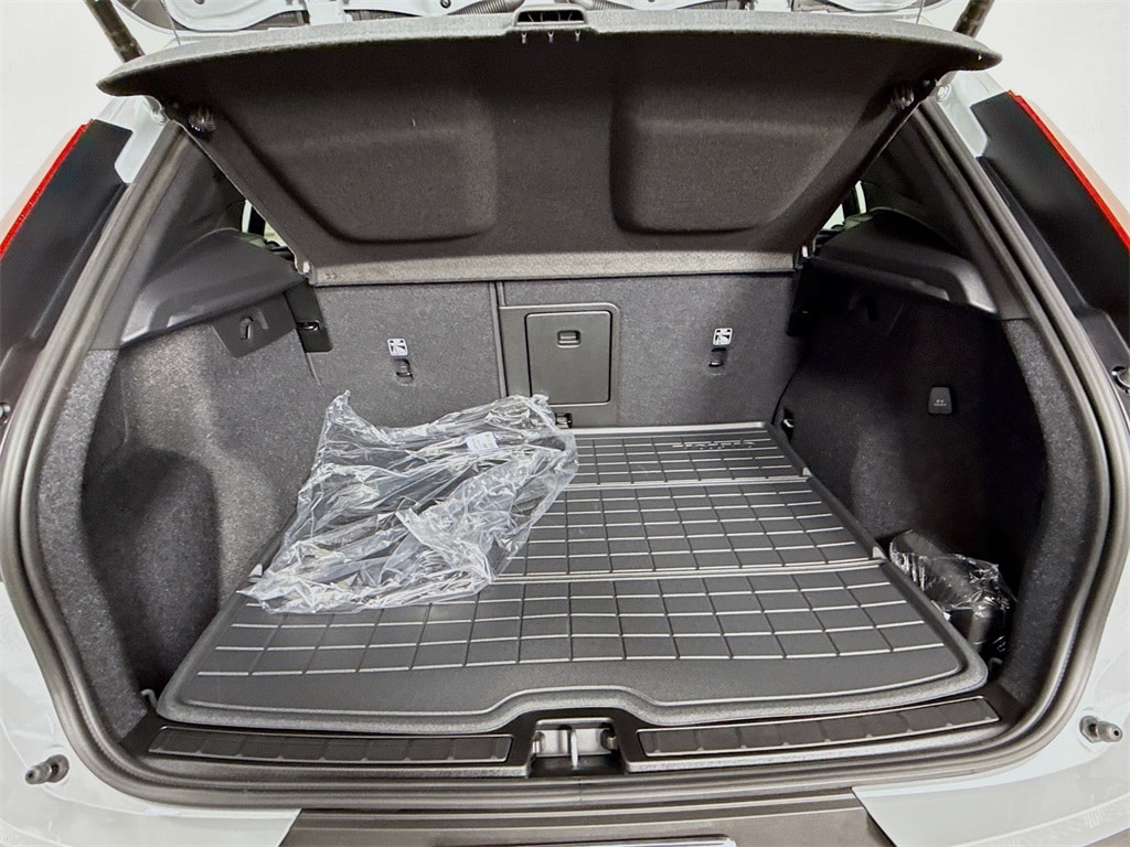 2026 Volvo XC40 Plus - Photo 21