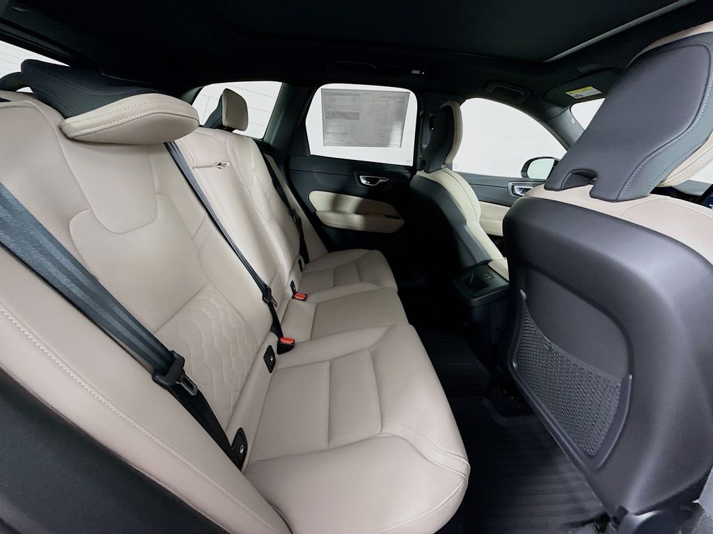 2026 Volvo XC60 Plus - Photo 23