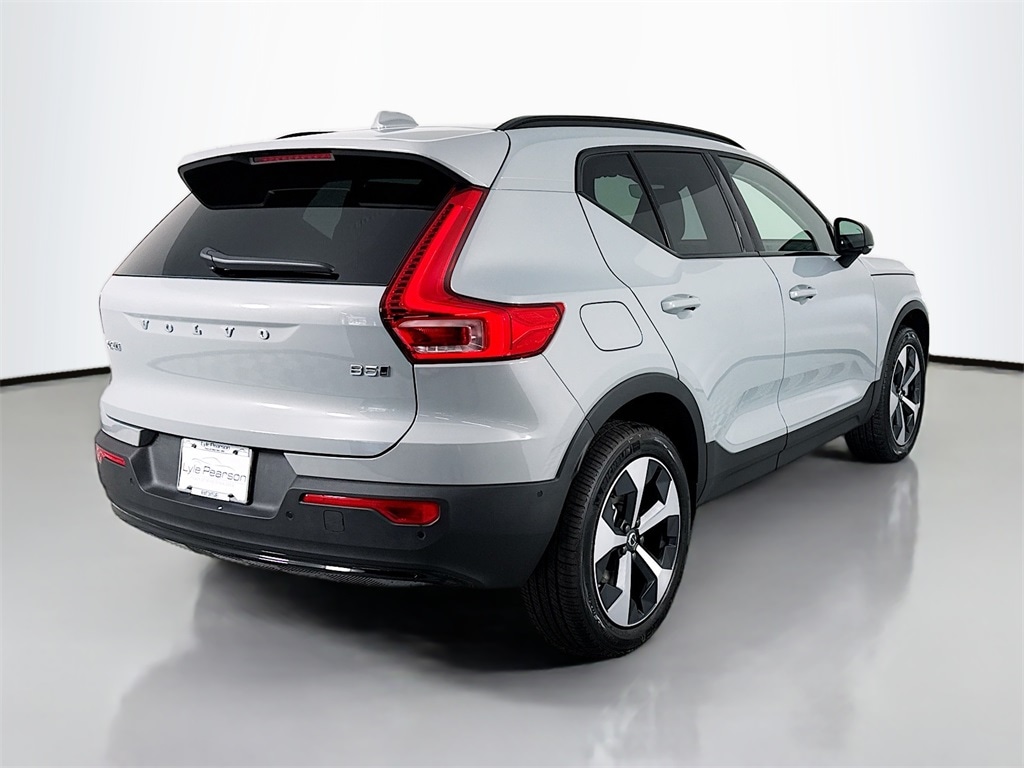 2026 Volvo XC40 Plus - Photo 9