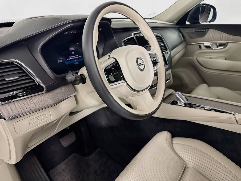 Certified 2025 Volvo XC90 Plug-In Hybrid T8 Ultra SUV