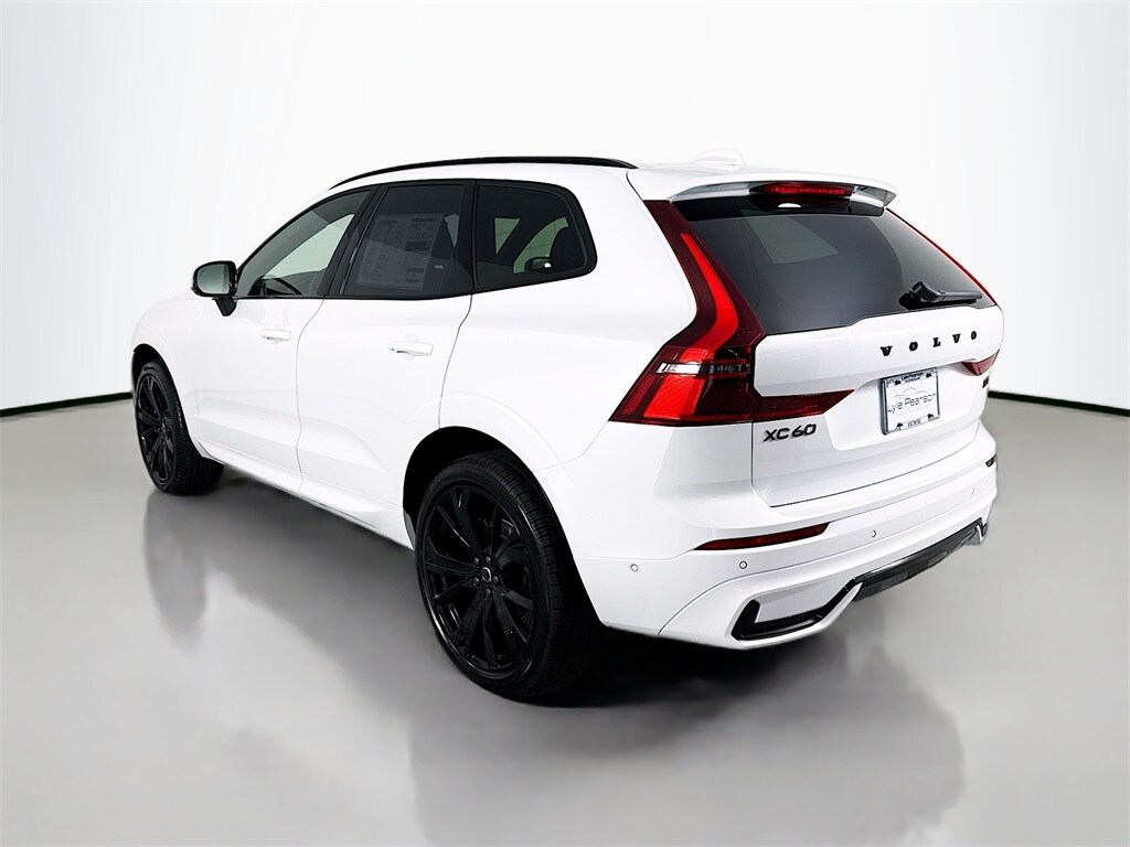 2026 Volvo XC60 B5 Black Edition photo 3