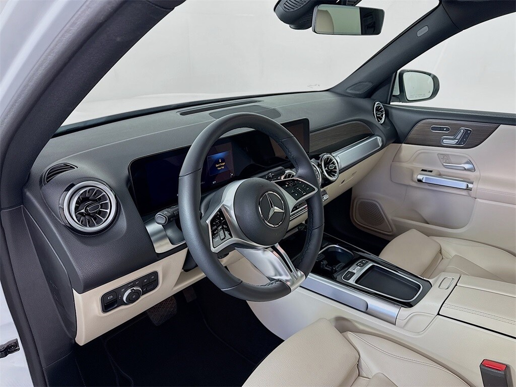 2025 Mercedes Benz GLB 250 4MATIC photo 4