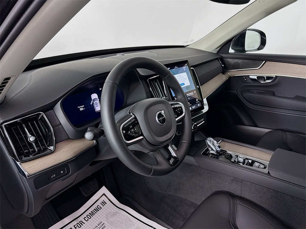 2025 Volvo XC90 T8 Core photo 4