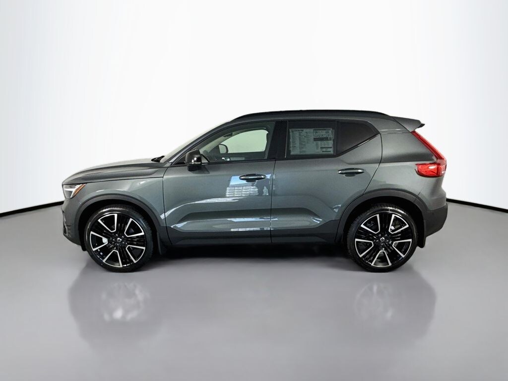 New 2026 Volvo XC40 B5 Ultra SUV