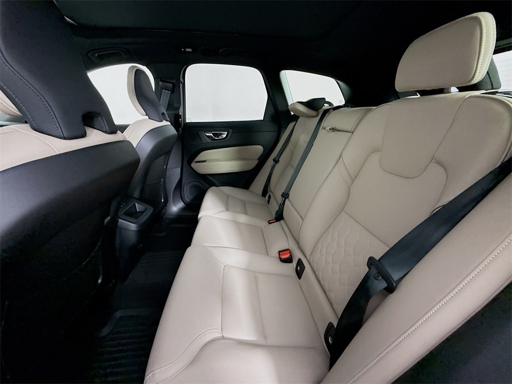 2026 Volvo XC60 Plus - Photo 21
