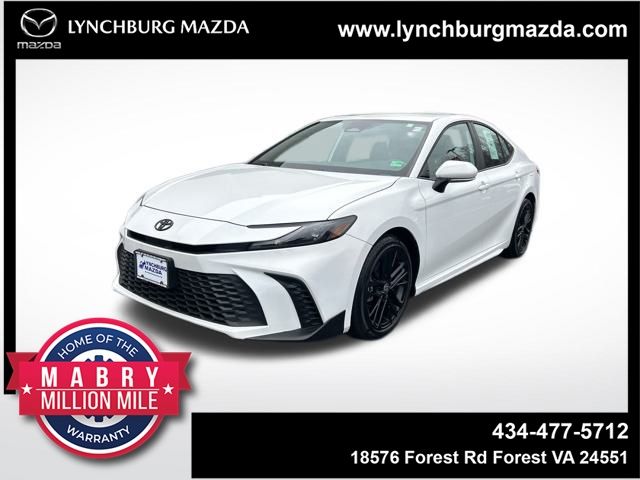 2025 Toyota Camry SE's photo