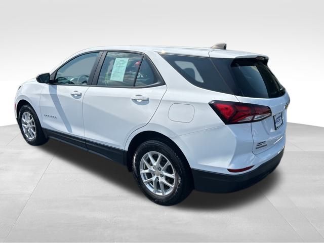 2022 Chevrolet Equinox LS photo 3