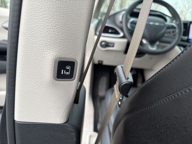 2024 Chrysler Pacifica Touring L - Photo 28