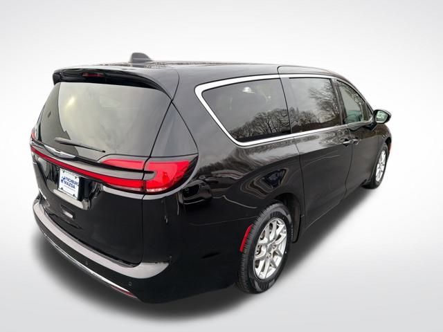 2024 Chrysler Pacifica Touring L - Photo 7