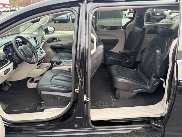 2024 Chrysler Pacifica Touring L - Photo 16
