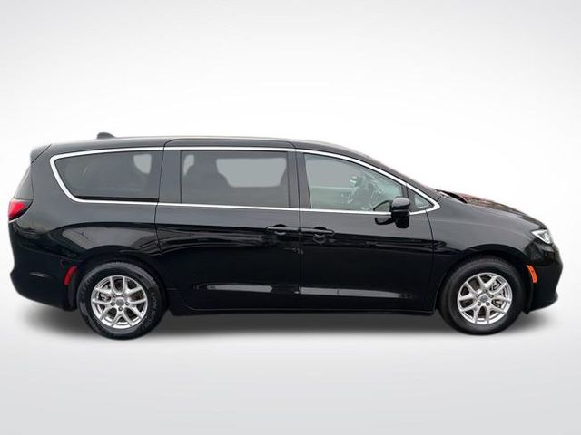 2024 Chrysler Pacifica Touring L - Photo 8