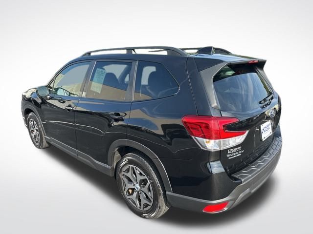 2021 Subaru Forester Premium photo 3