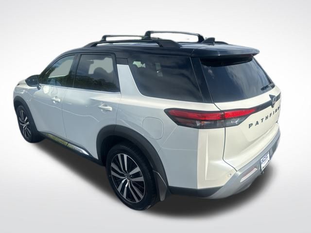 2024 Nissan Pathfinder Platinum photo 2