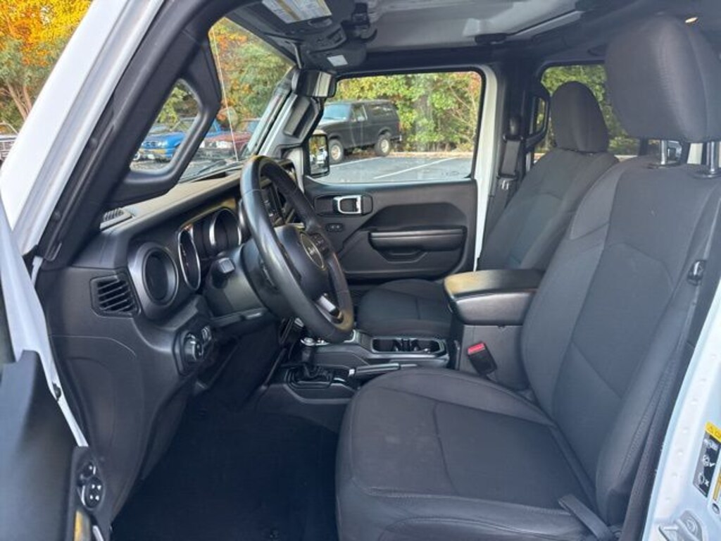 Used 2023 Jeep Gladiator Sport Truck