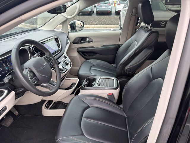 2024 Chrysler Pacifica Touring L - Photo 11