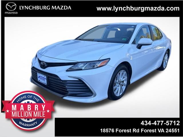 2024 Toyota Camry LE's photo