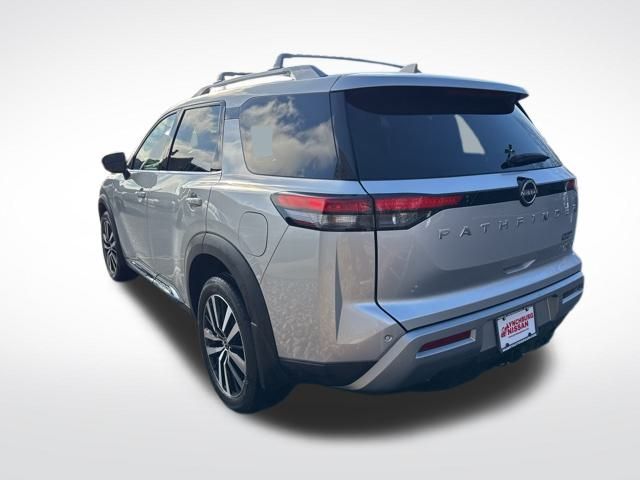 2024 Nissan Pathfinder Platinum photo 3