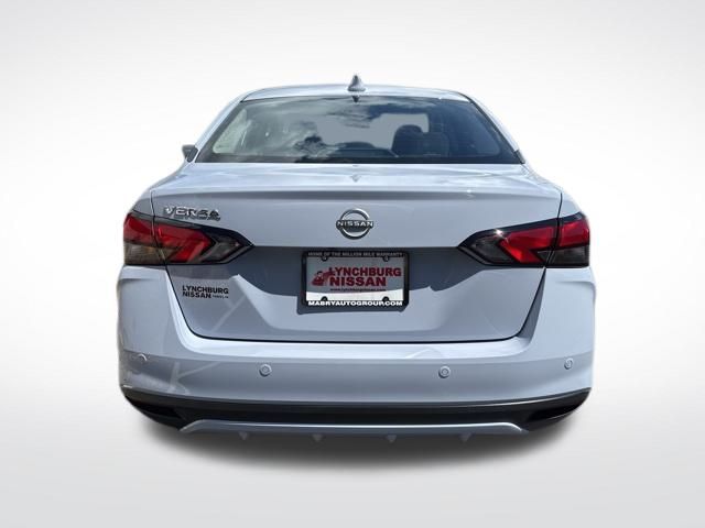 2025 Nissan Versa 1.6 SV photo 2