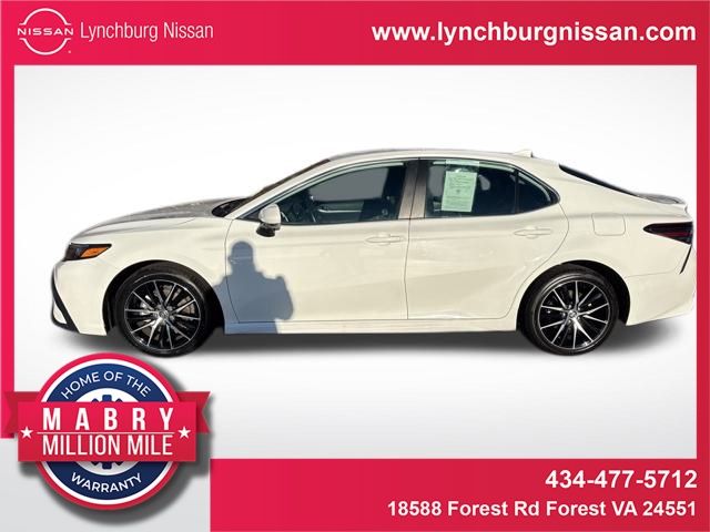 2024 Toyota Camry SE's photo