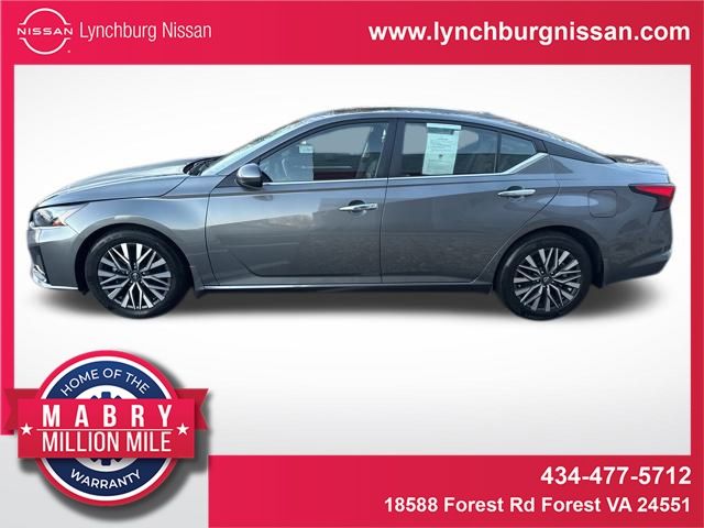 2023 Nissan Altima SV's photo