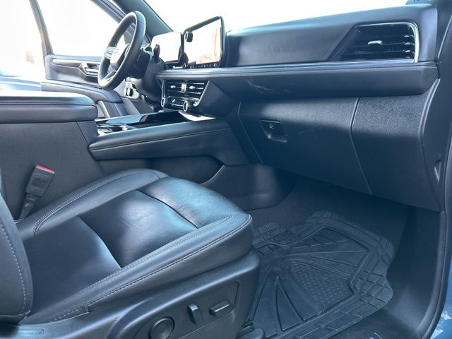 2025 Chevrolet Suburban LT - Photo 29
