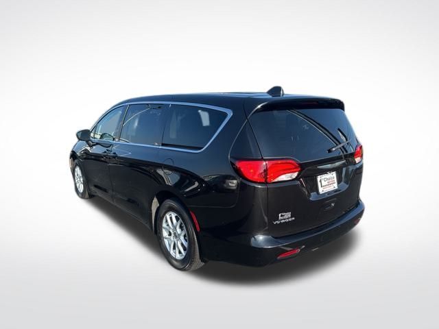 2021 Chrysler Voyager LX photo 3