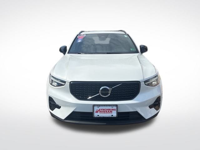 2023 Volvo XC40 Plus photo 3