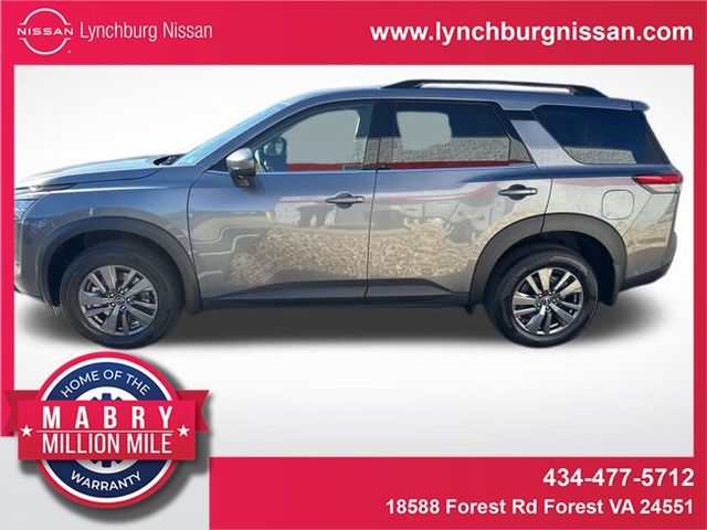 2025 Nissan Pathfinder SV's photo