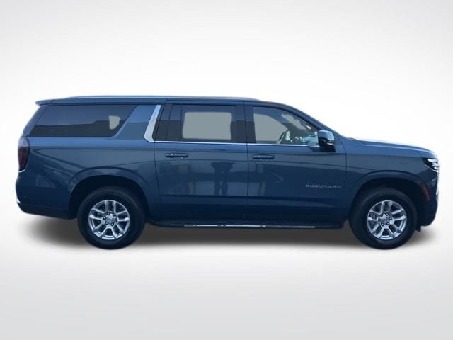2025 Chevrolet Suburban LT - Photo 7
