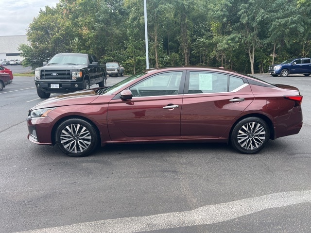 Used 2023 Nissan Altima SV with VIN 1N4BL4DV9PN346855 for sale in Forest, VA