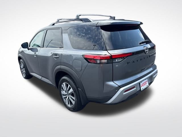 2024 Nissan Pathfinder SL photo 3