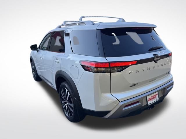 2025 Nissan Pathfinder Platinum photo 2
