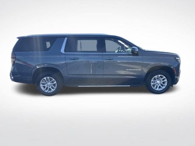 2025 Chevrolet Suburban LT - Photo 9