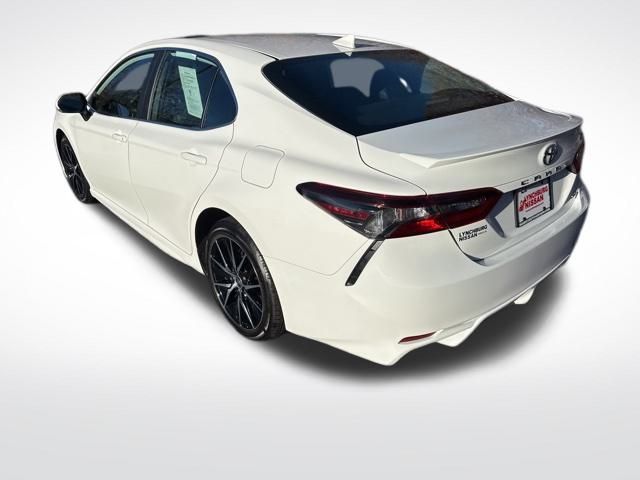 2024 Toyota Camry SE photo 3
