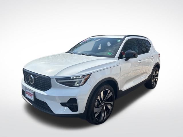2023 Volvo XC40 Plus photo 4