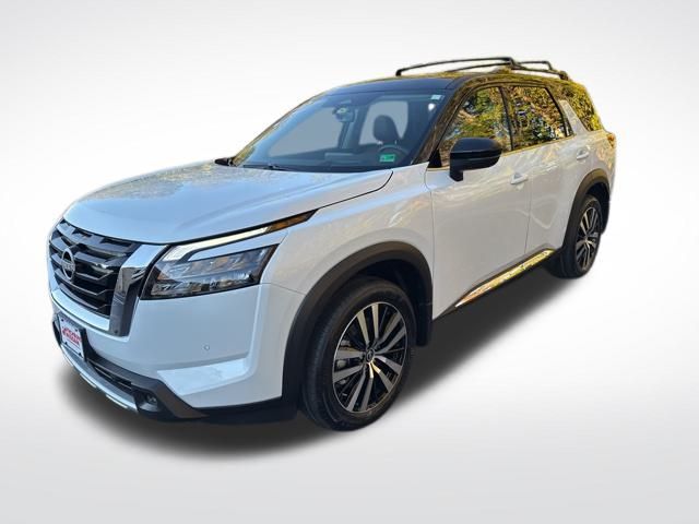 2025 Nissan Pathfinder Platinum photo 2